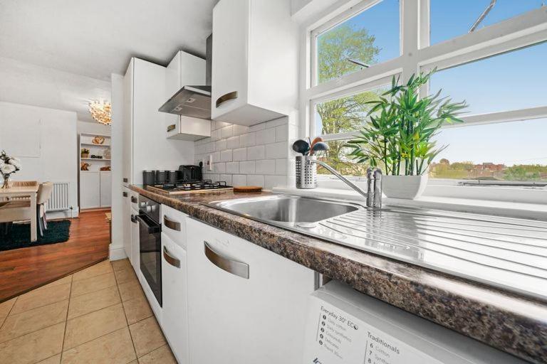 Canning Town Modern 2 Bedroom Excel Centre, Canary Wharf, Airport Appartamento Londra