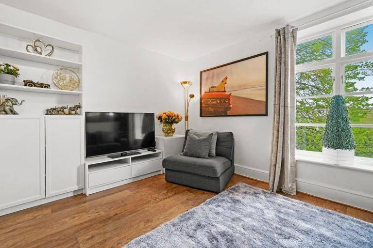 Canning Town Modern 2 Bedroom Excel Centre, Canary Wharf, Airport * Londra