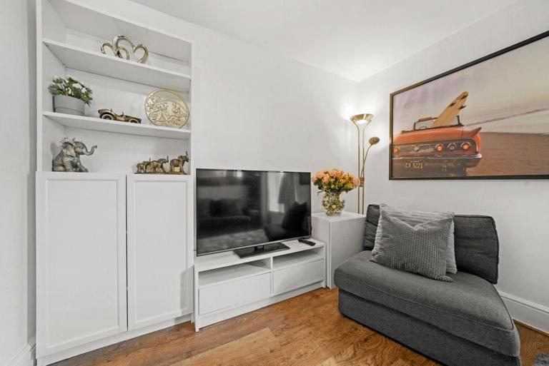 Canning Town Modern 2 Bedroom Excel Centre, Canary Wharf, Airport * Londra